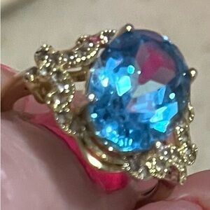 Elegant Blue Topaz Gemstone 14 k Gold Ring size 7